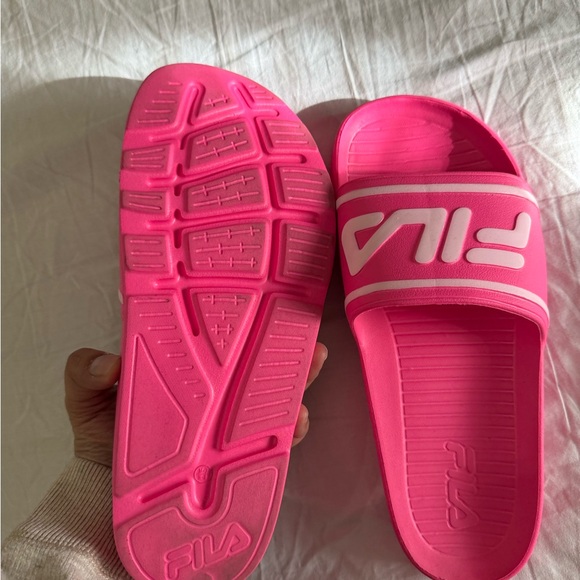 Fila Fuscia Pink Slide Sandals Women’s size 8 - Picture 4 of 6